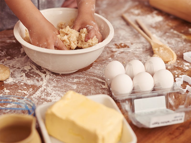 jacksonville homeowner baking for thanksgiving