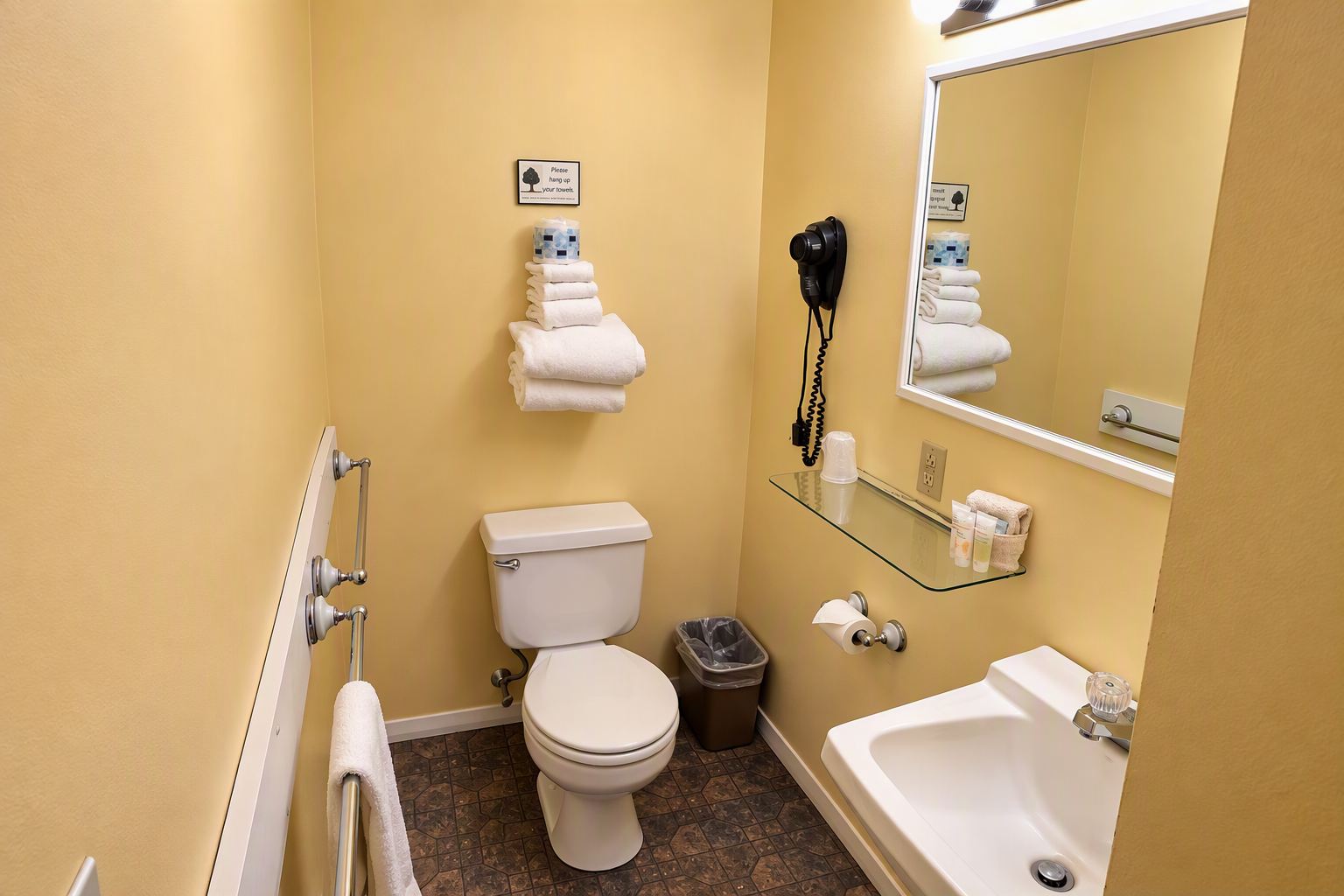 Small King bathroom