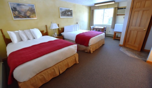 wilson-lake-inn_room-second-floor_01