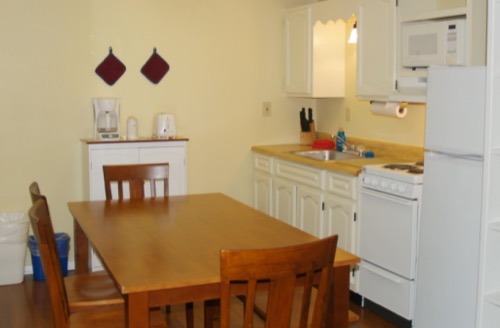 wilson-lake-inn_suite-first-floor_03