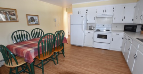 wilson-lake-inn_suite-first-floor_06