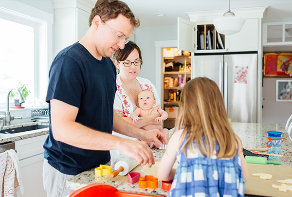 Lindsay baking with her family