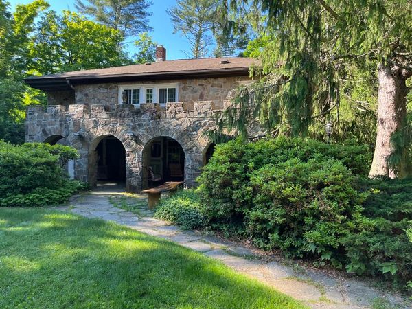 Stone Arches Bed and Breakfast LLC