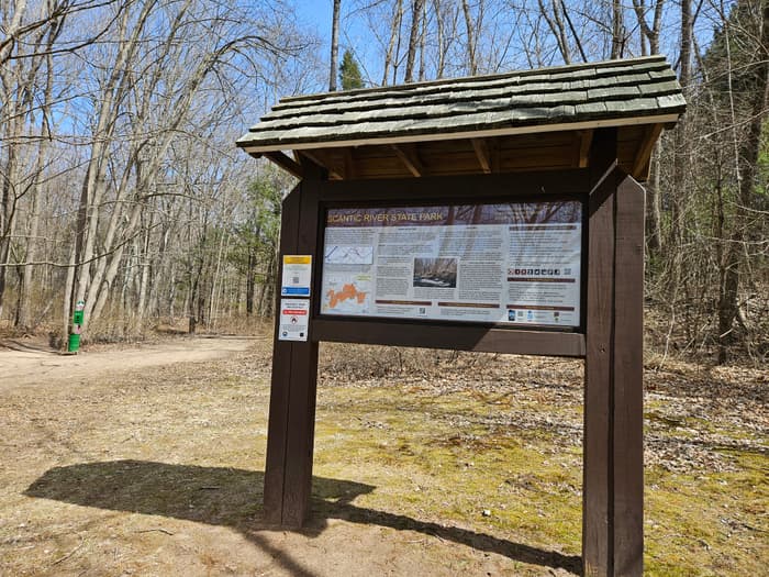 south section trailhead and kiosk (Credit: Laura Kelly)