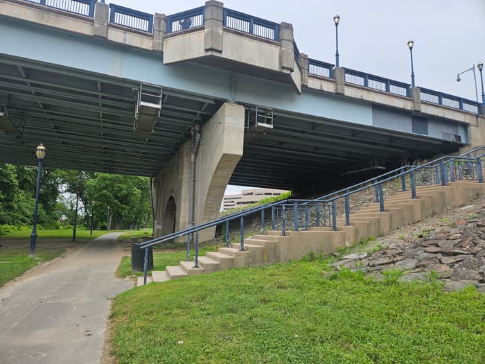 Great River Park trail and Founders Bridge (Credit: Laura Kelly)