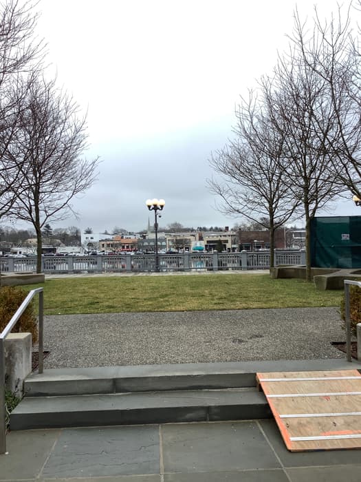 Courtyard and access to boardwalk - Post Rd/ Wilton Rd (Credit: C. Kelly)