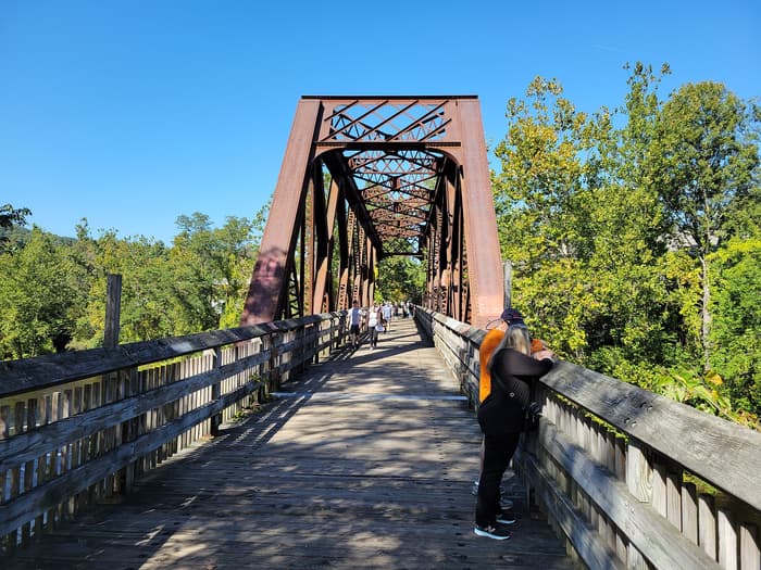 Farmington River Trail Bridge (Credit: John Phelan, CC BY-SA 4.0 &lt;https://creativecommons.org/licenses/by-sa/4.0&gt;, via Wikimedia Commons)