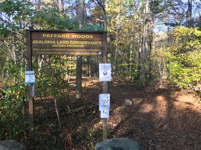 Trail kiosk at Paffard Woods Preserve. (Credit: Dale Wilson)