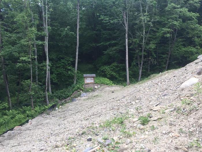 Trailhead at West Aspetuck Preserve (Credit: Kent Land Trust)