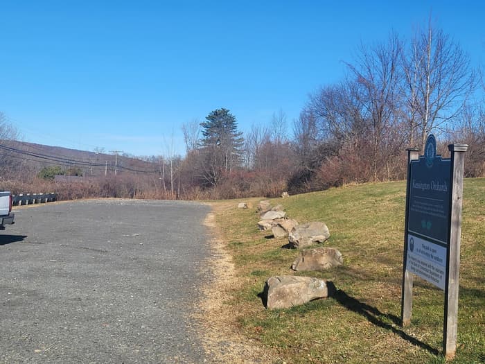 Kensington Orchards/Chamberlain Highway parking (Credit: H. Brierley)