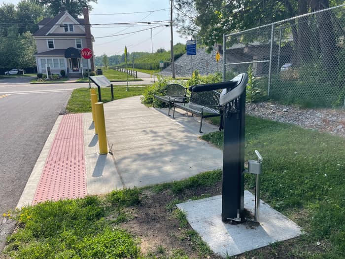 Trailhead with bike repair station, Glastonbury (Credit: Adelheid Koepfer)