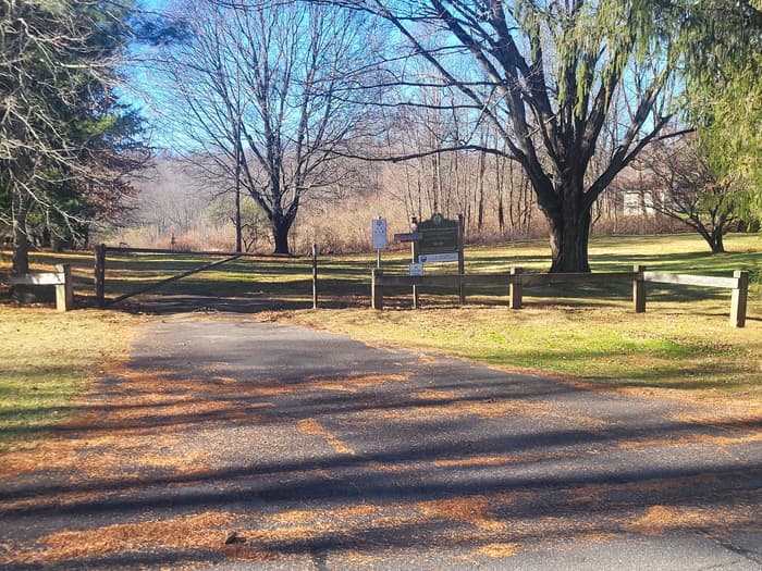 Kensington Road entrance (Credit: H. Brierley)