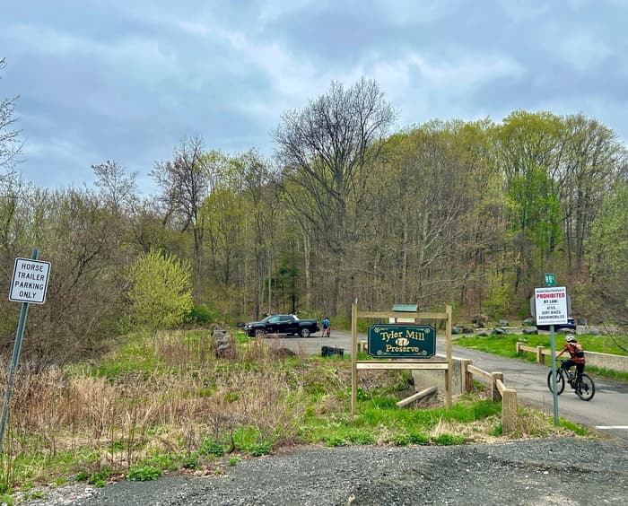 Parking area (Credit: Sheila Dravis-Cosgrove)