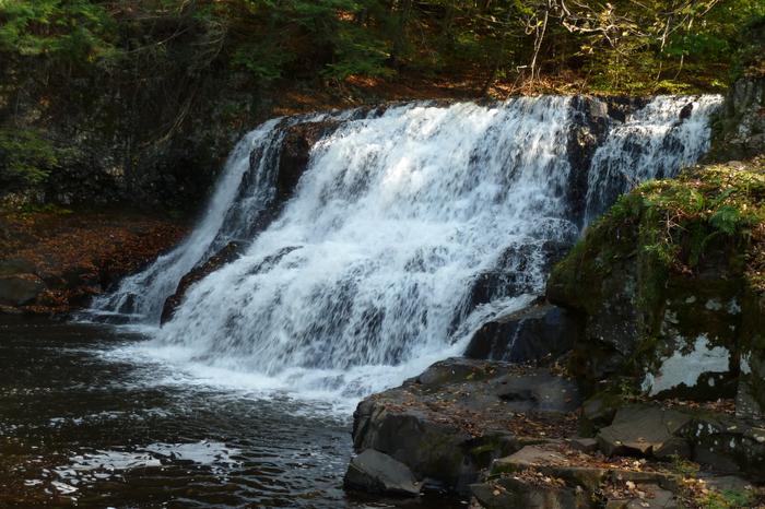 Wadsworth Falls on the Coginchaug River in Wadsworth Falls State Park (Credit: Wikipedia)