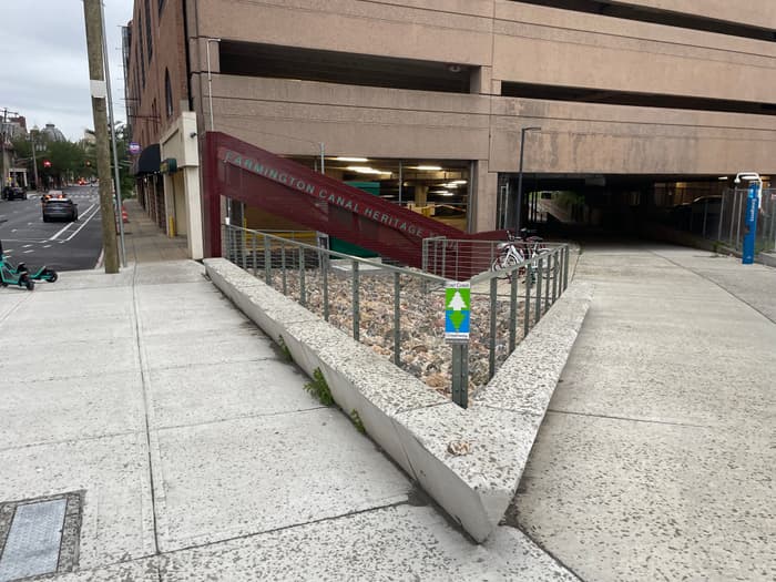 Entrance on Grove Street in New Haven leading north (Credit: Adelheid Koepfer)