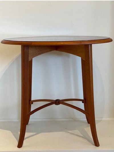 Joe Tracy: glass top, side view of elliptical table