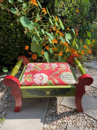 Theo Page: Stool with handles