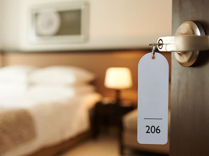 how to check a hotel room for bed bugs