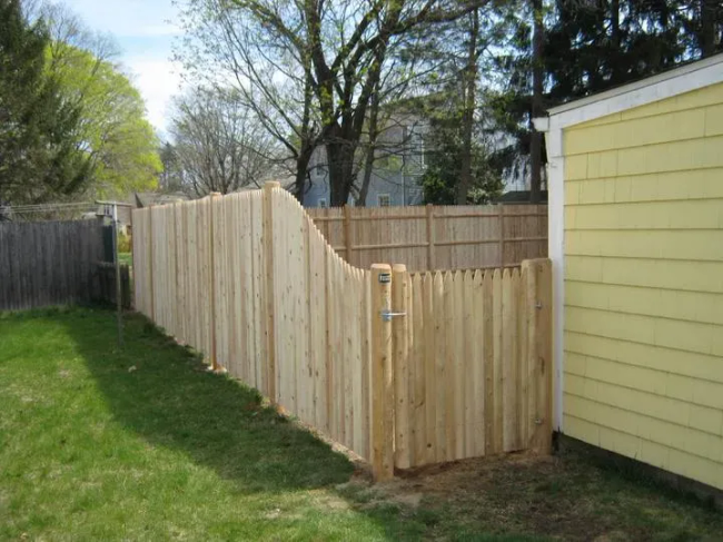 6' and 4' Slope Stockade Picket with Round Posts and Gate