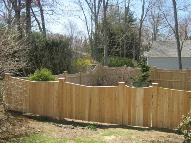 4' Solid Scalloped Board with Thin Cap Strip and Gate
