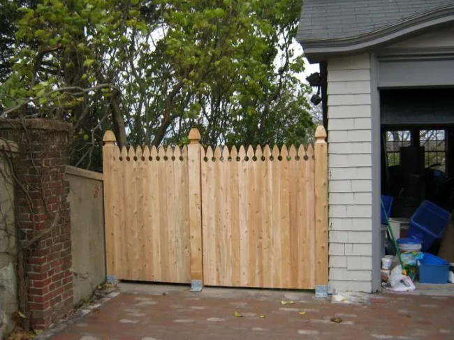 5' Solid Gothic Picket with Gate