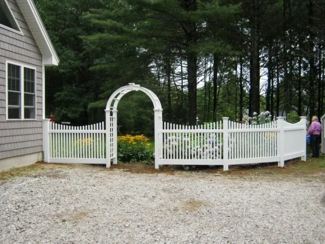 4' Scalloped Chestnut Picket with Arbor