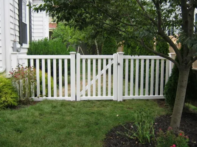 4' Greenbrier Picket with Gate and New England Style Post Caps