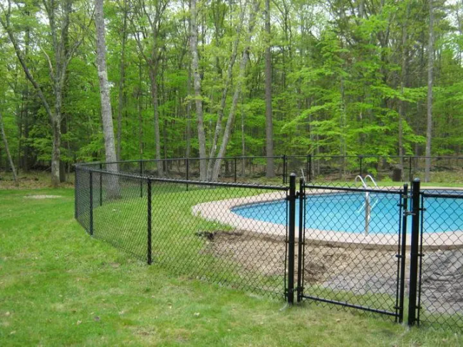 4' Black Vinyl Pool Code Chain Link with Gate
