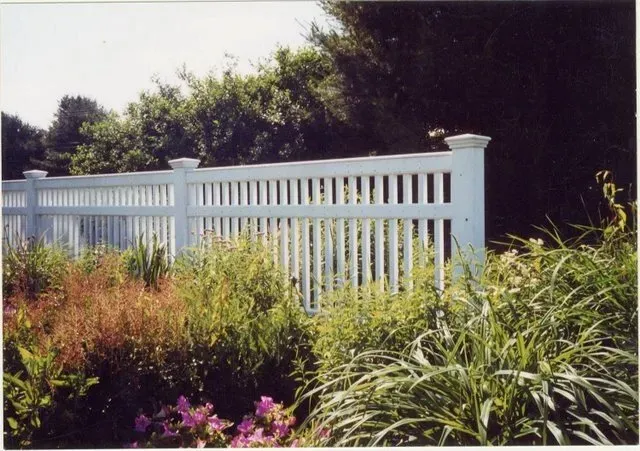 5'Victorian Picket with 3 Boards and Cap Stripe, with 5\