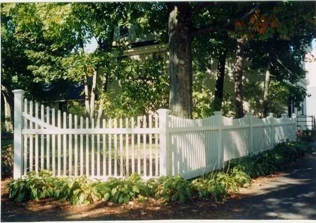 Scalloped Victorian Picket and 6' and 4' Slope