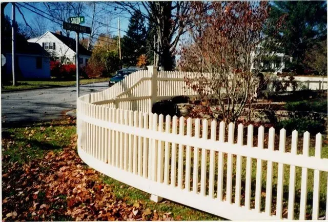 3' Victorian Picket with Curved Corner and Hidden Line Posts