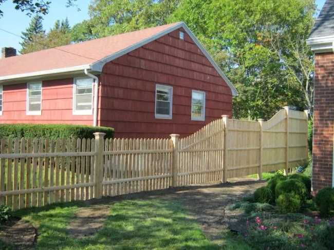 Spaced Cottage Style Picket with Transition to Privacy Fence
