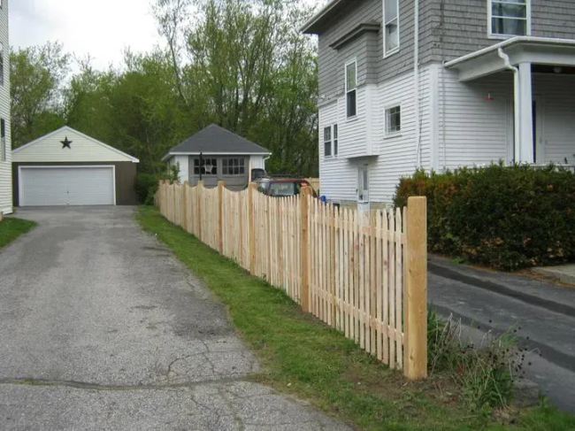 4'Scalloped Spaced Stockade Picket with Rounded Posts