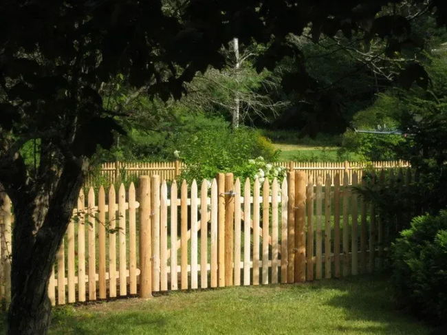 Stockade Picket Fence