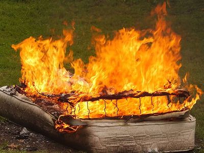 mattress set on fire to get rid of bed bugs