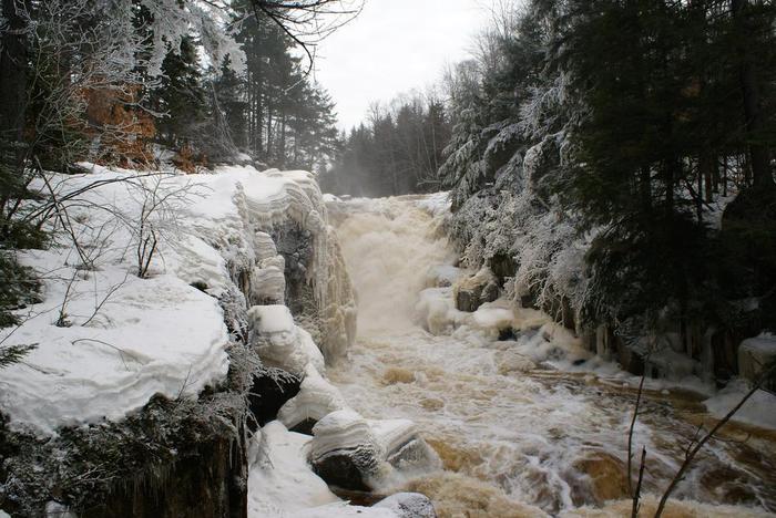Rainbow falls in winter is always a thrill (Credit: Wm Hill/Hiking the trail to yesterday)