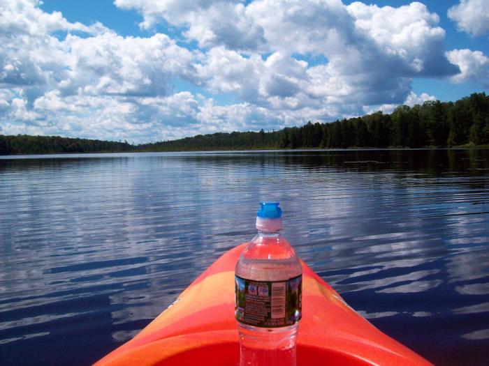 A perfect day on Tooley Pond (Credit: https://hikingthetrailtoyesterday.wordpress.com/)
