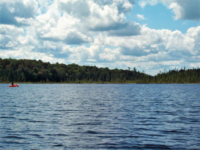 Always a fun paddle on Tooley Pond (Credit: https://hikingthetrailtoyesterday.wordpress.com/)