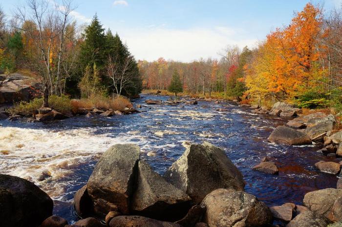Autumn at Sinclair falls (Credit: Wm Hill/Hiking the trail to yesterday)