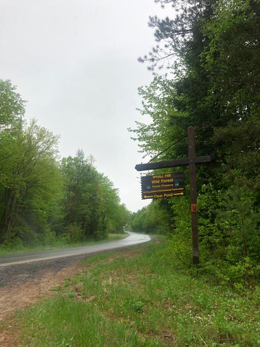 Entrance sign (Credit: Jakobp)