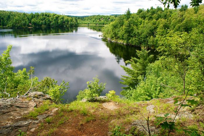 From the Cedar Lake Overlook (Credit: https://hikingthetrailtoyesterday.wordpress.com/)