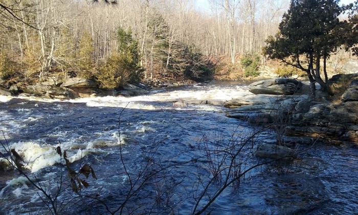 Hart's Falls from above (Credit: https://hikingthetrailtoyesterday.wordpress.com/)