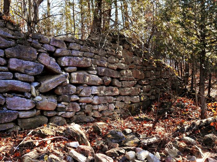 Remnants of the old mill at Hart's Falls (Credit: https://hikingthetrailtoyesterday.wordpress.com/)
