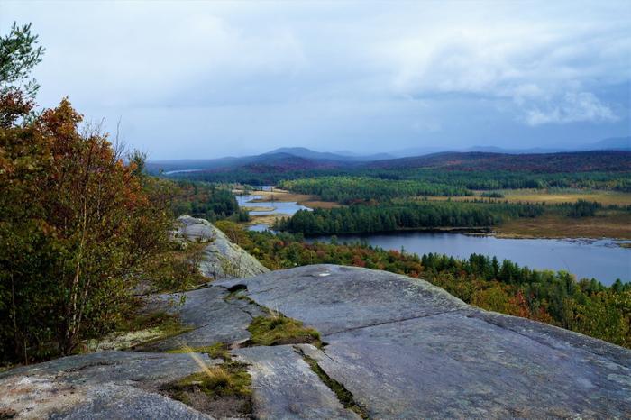 Hitchens pond from the  overlook (Credit: https://hikingthetrailtoyesterday.wordpress.com/)