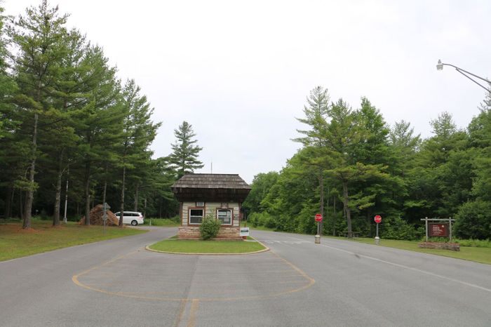 The toll booth at the entrance of Jacques Cartier State Park