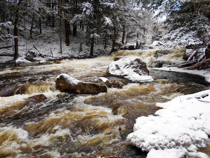 Plumb Brook along the Brookside Trail (Credit: https://hikingthetrailtoyesterday.wordpress.com/)