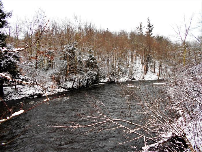Plumb Brook along the Brookside Trail (Credit: https://hikingthetrailtoyesterday.wordpress.com/)