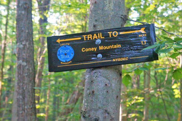 trail marked with blue discs (Credit: Wm Hill/Hiking the trail to yesterday)