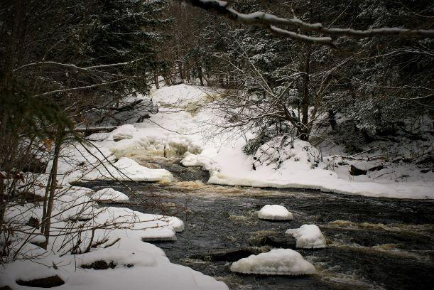 Harper falls in winter (Credit: Wm Hill/Hiking the trail to yesterday)