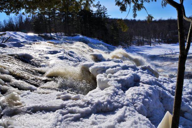 winter at Lampson Falls (Credit: Wm.Hill/Hiking the trail to Yesterday)